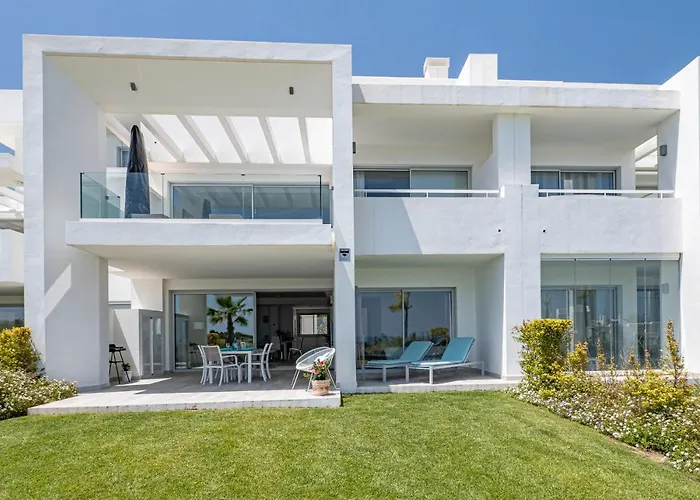 Alcazaba Lagoon 2382 *